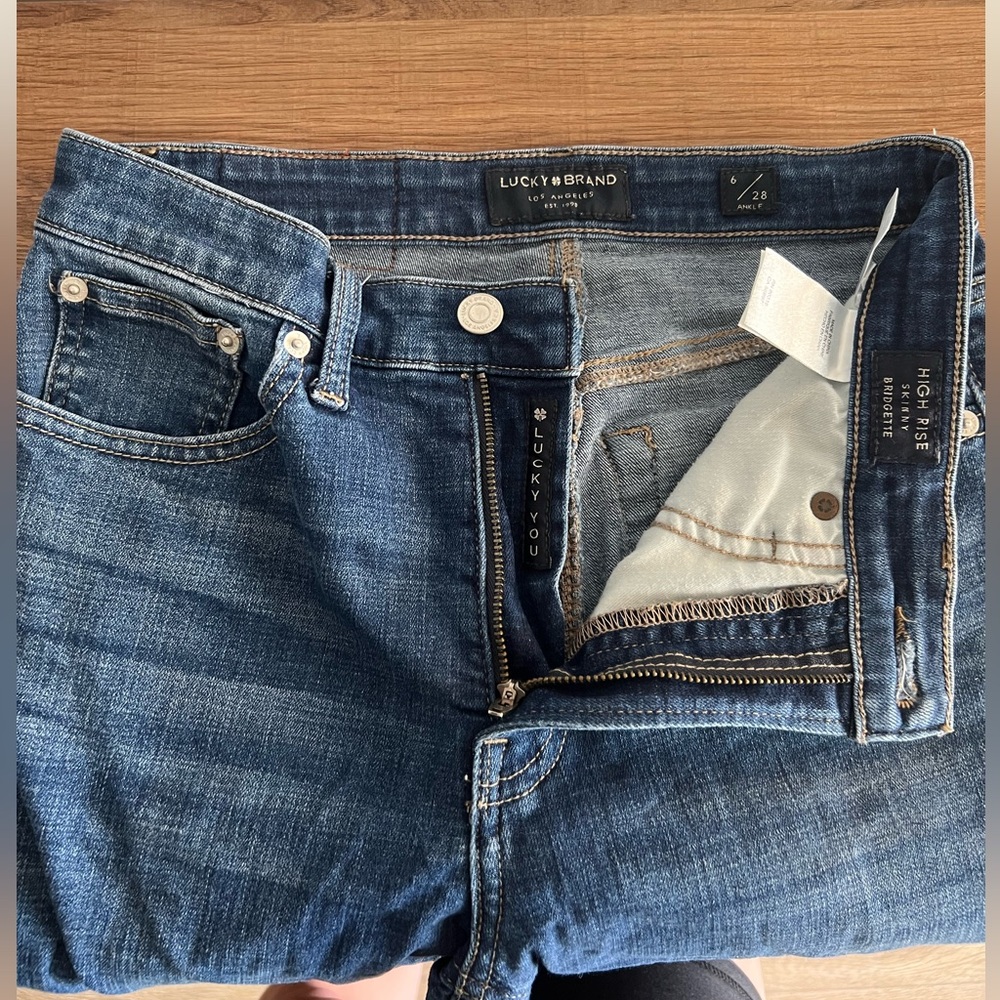 Lucky brand hi-rise skinny jeans size 28